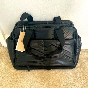 Beis expandable duffle bag. Black.